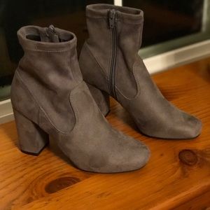NWOT Carlos Santana Grey Boots